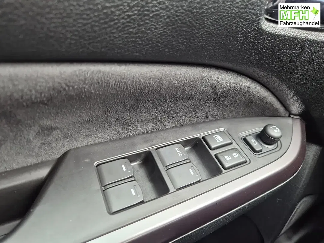 Suzuki Vitara - Thumbnail 14