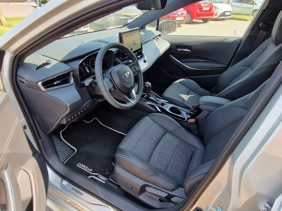 Toyota Corolla - Thumbnail 6