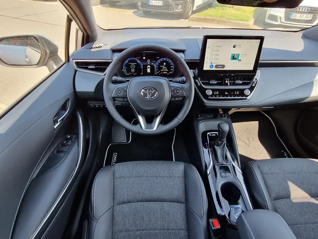 Toyota Corolla - Thumbnail 7