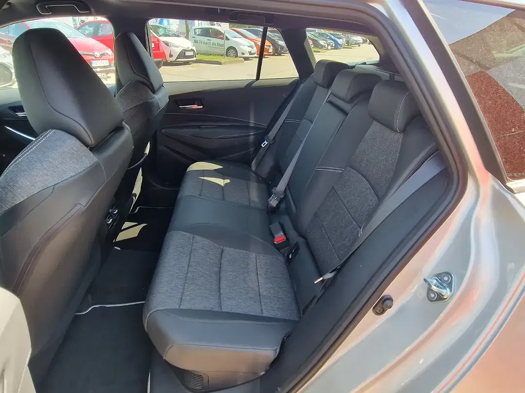 Toyota Corolla - Thumbnail 8