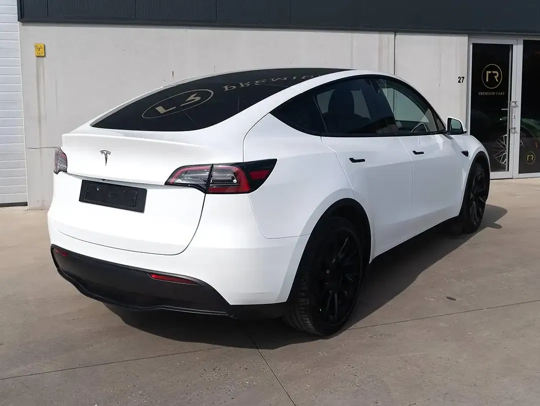 Tesla Model Y - Thumbnail 10