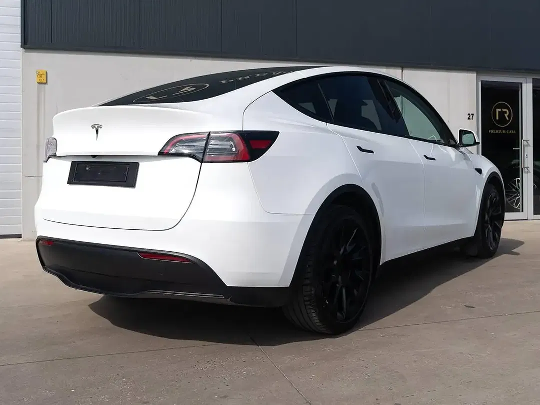Tesla Model Y - Thumbnail 11