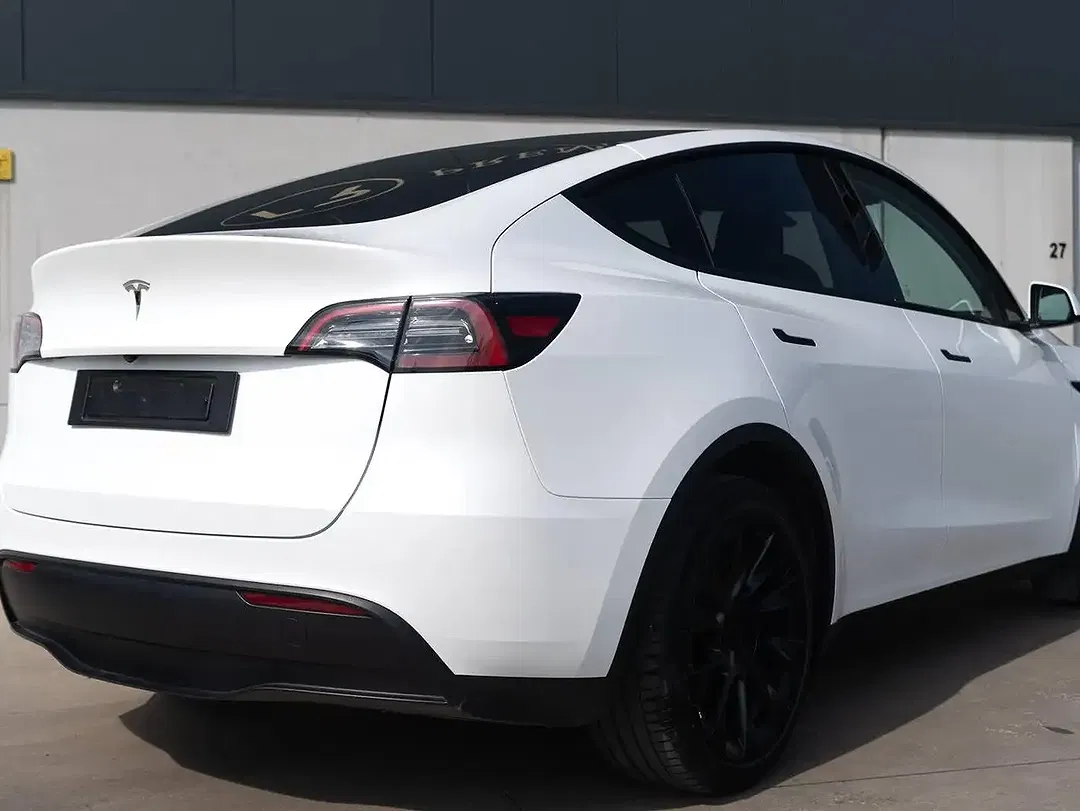 Tesla Model Y - Thumbnail 12