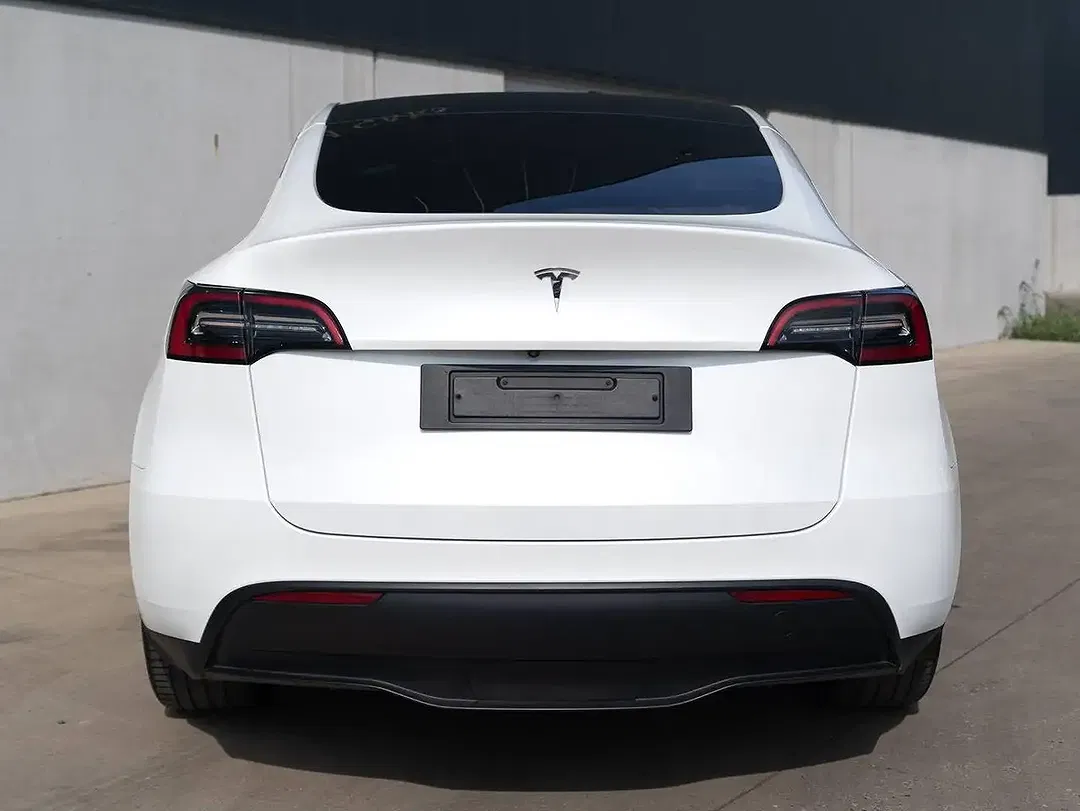 Tesla Model Y - Thumbnail 13