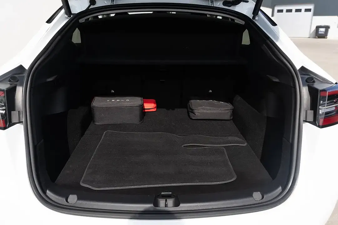 Tesla Model Y - Thumbnail 14