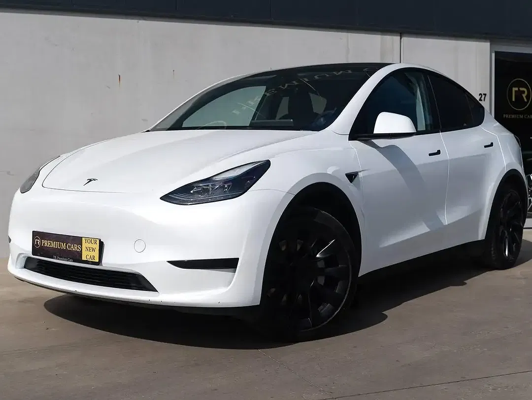 Tesla Model Y - Thumbnail 2