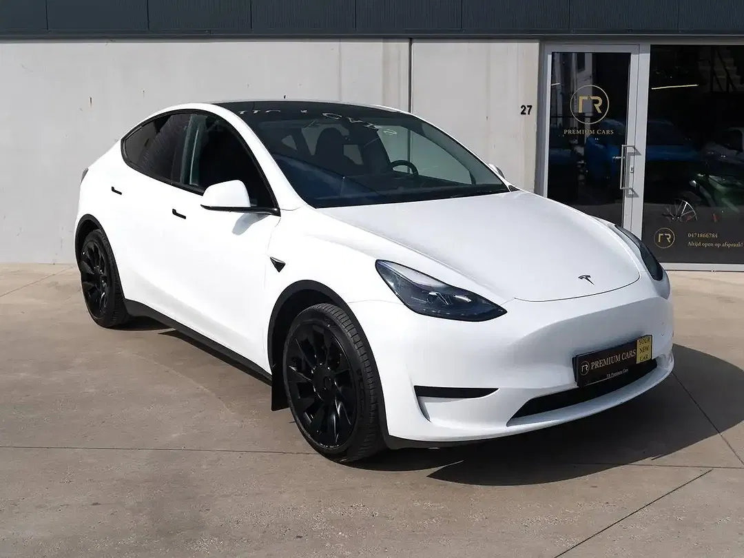 Tesla Model Y - Thumbnail 4