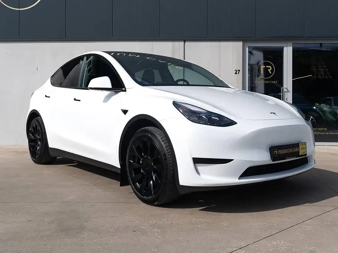 Tesla Model Y - Thumbnail 5