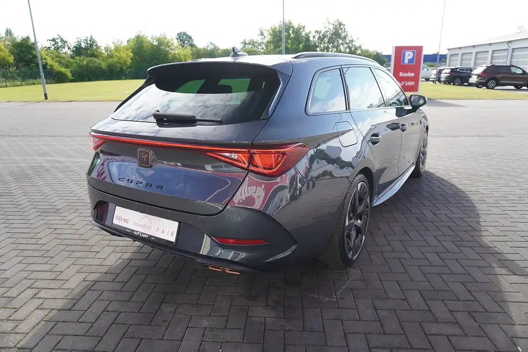 CUPRA Leon - Thumbnail 4