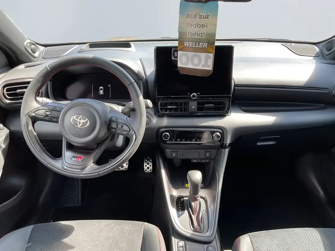 Toyota Yaris - Thumbnail 8