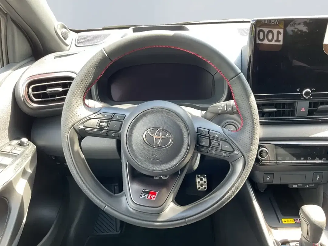 Toyota Yaris - Thumbnail 9