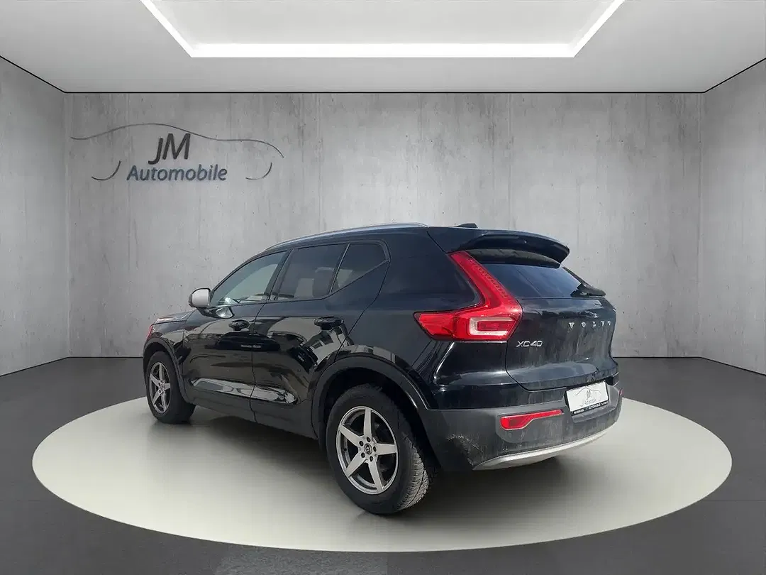 Volvo XC40 - Thumbnail 4