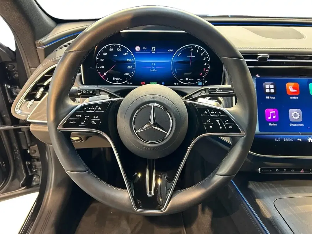 Mercedes-Benz E 300 - Thumbnail 11