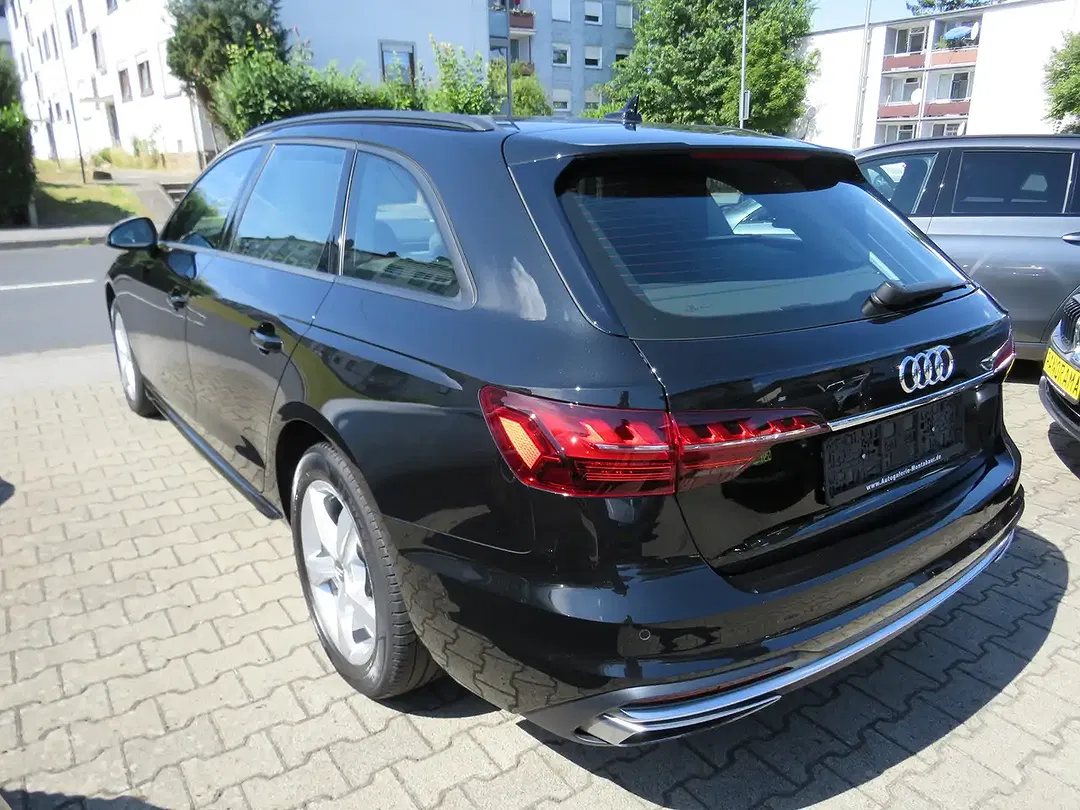Audi A4 - Thumbnail 4