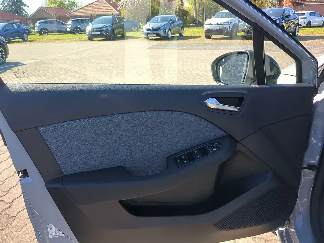 Renault Clio - Thumbnail 13