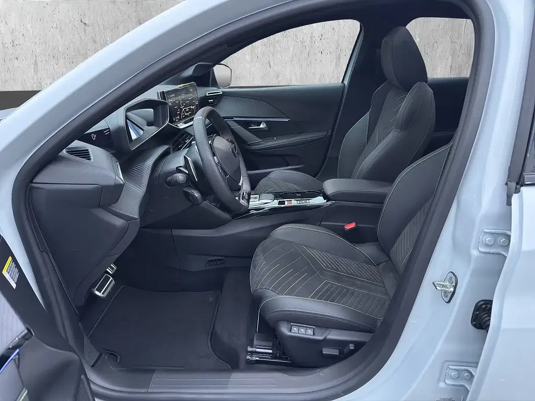Peugeot 208 - Thumbnail 9
