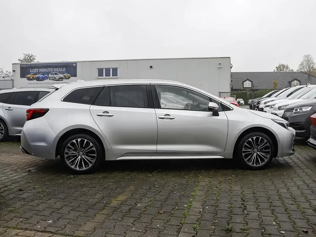 Toyota Corolla - Thumbnail 3