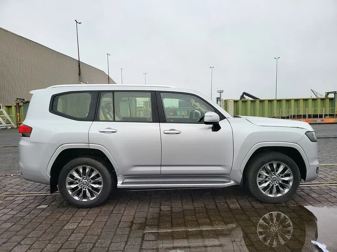 Toyota Land Cruiser - Thumbnail 7