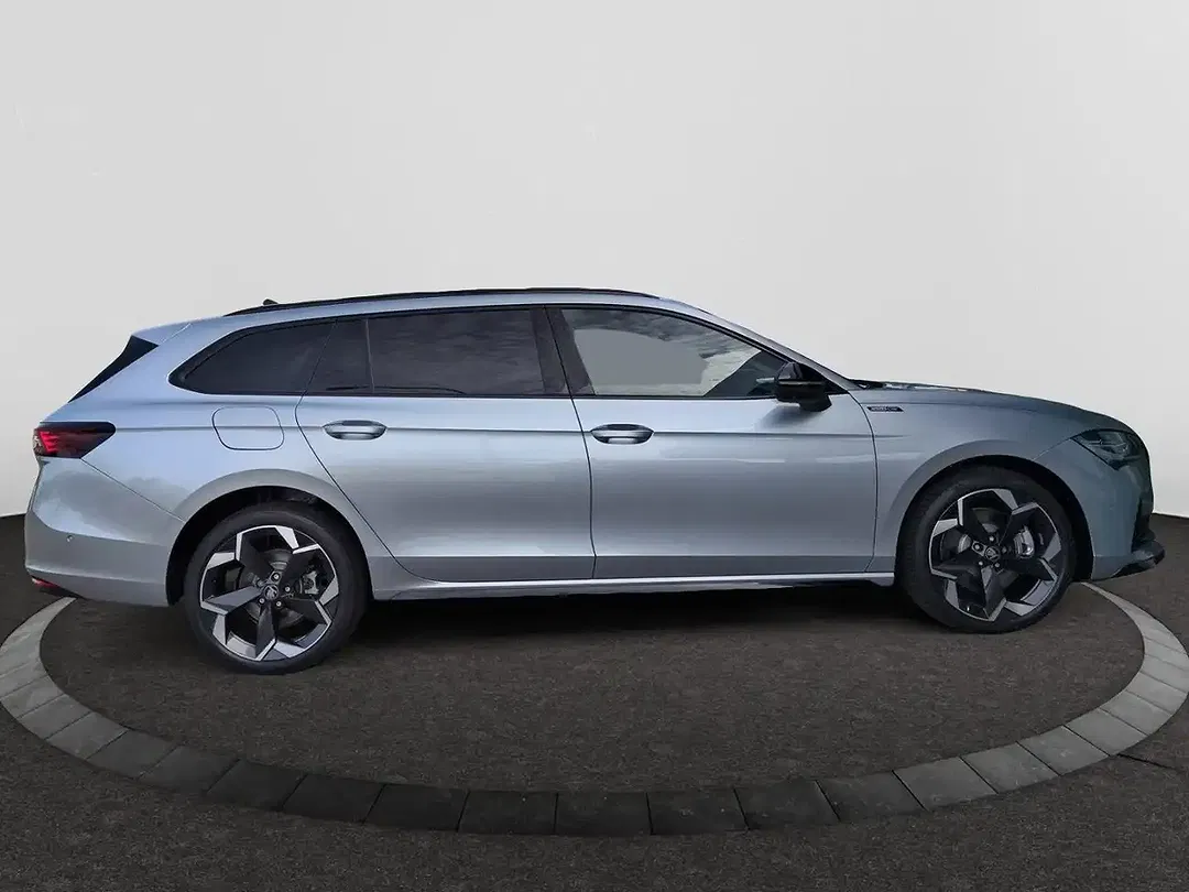 Skoda Superb - Thumbnail 6