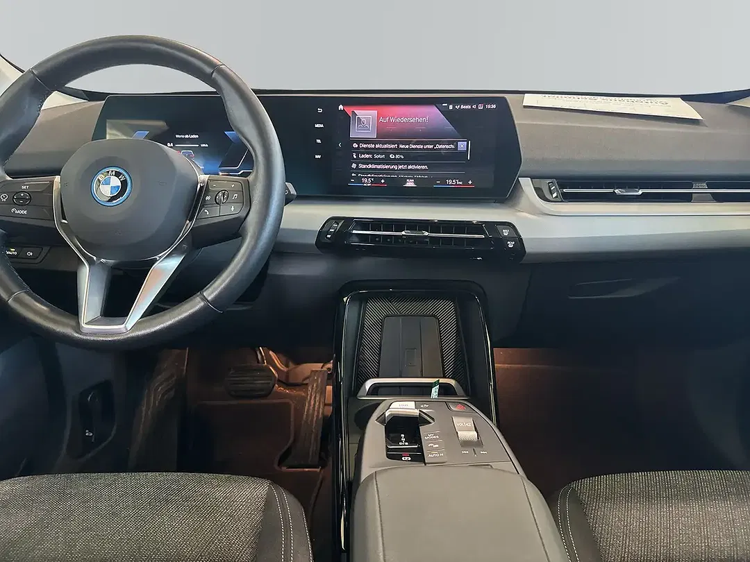 BMW iX1 - Thumbnail 13