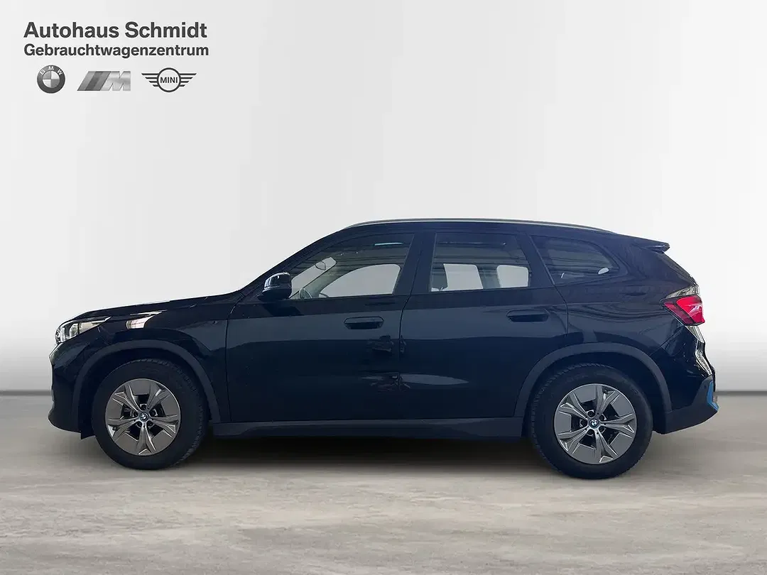 BMW iX1 - Thumbnail 2