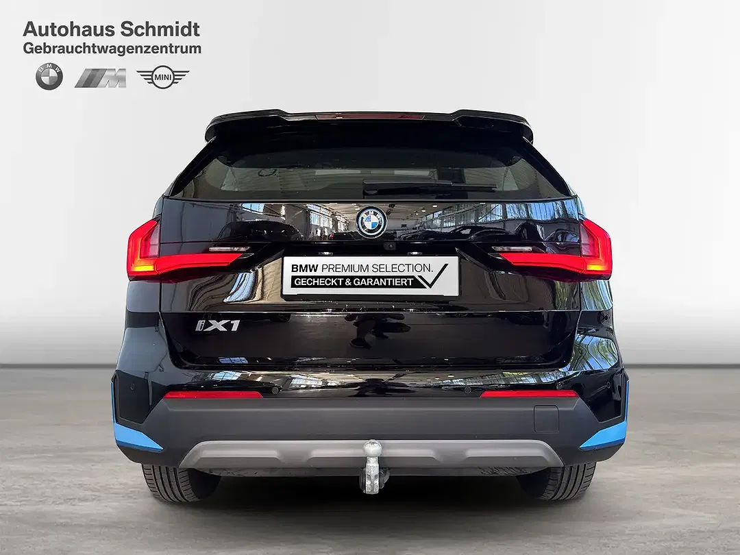 BMW iX1 - Thumbnail 4