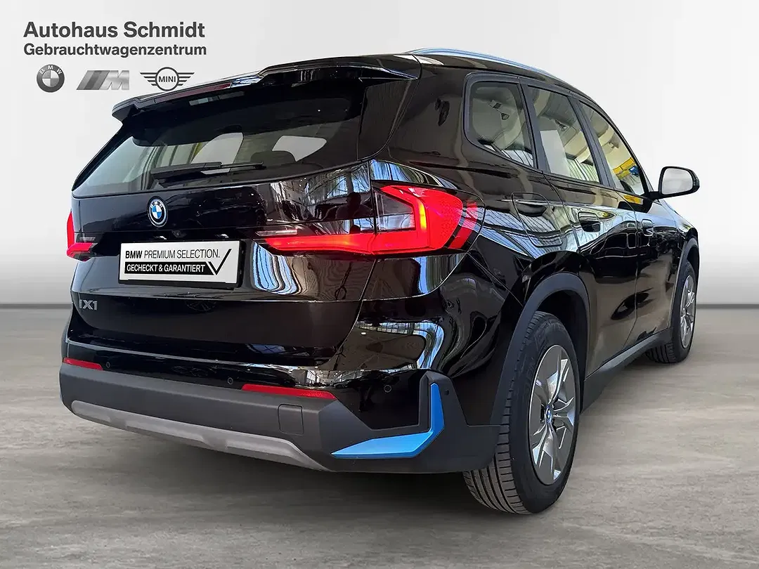 BMW iX1 - Thumbnail 5