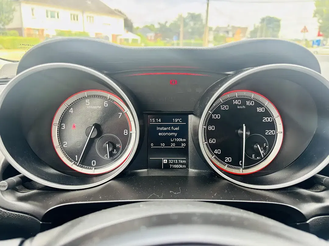 Suzuki Swift - Thumbnail 10