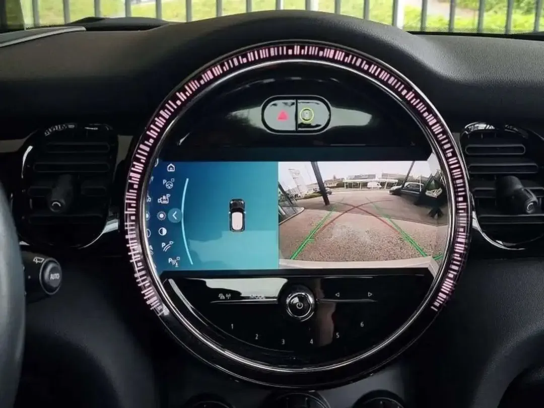 MINI Cooper SE - Thumbnail 13