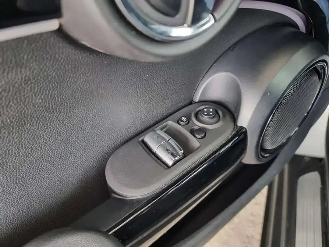 MINI Cooper SE - Thumbnail 14