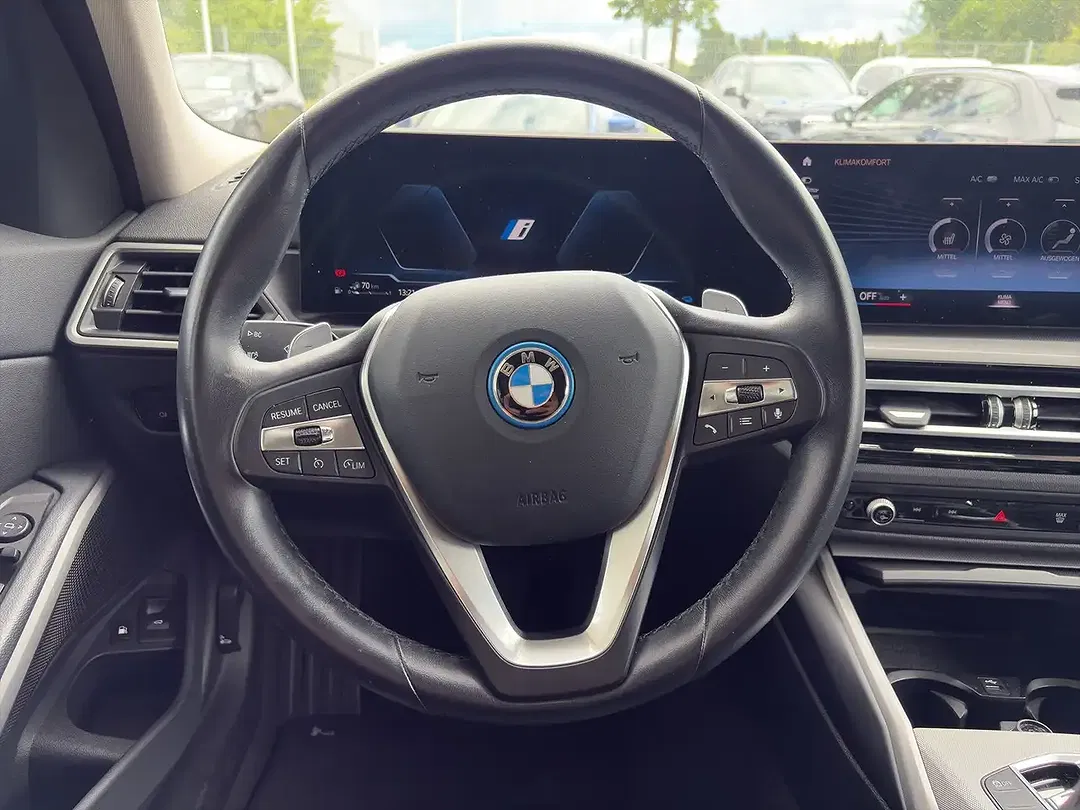 BMW 330 - Thumbnail 10