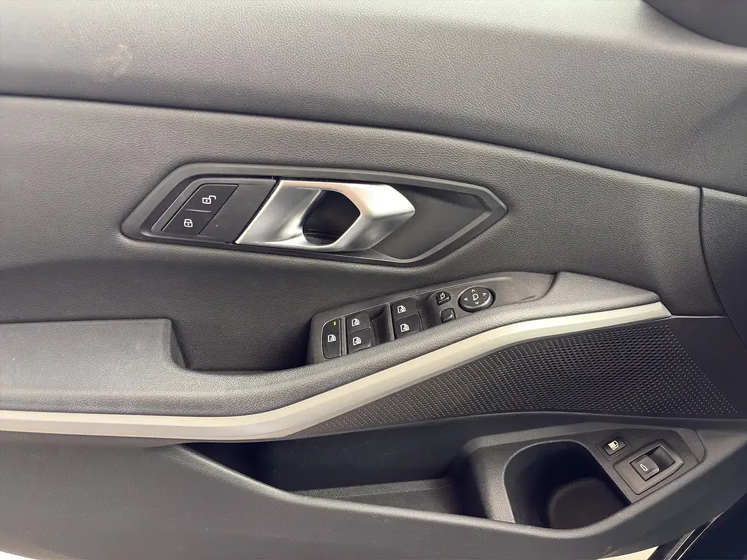 BMW 330 - Thumbnail 12