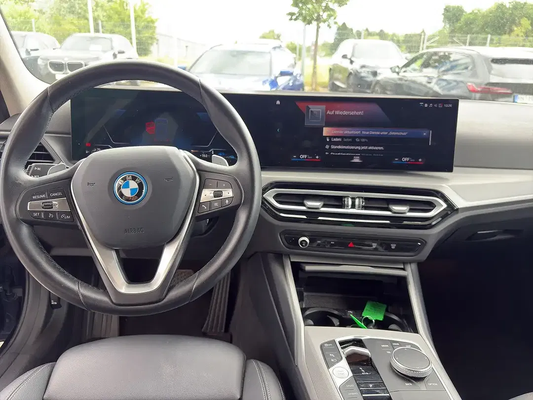 BMW 330 - Thumbnail 2