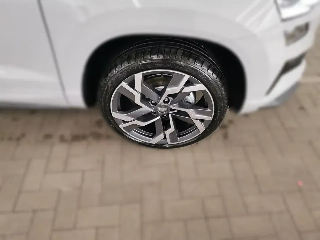 Skoda Karoq - Thumbnail 7
