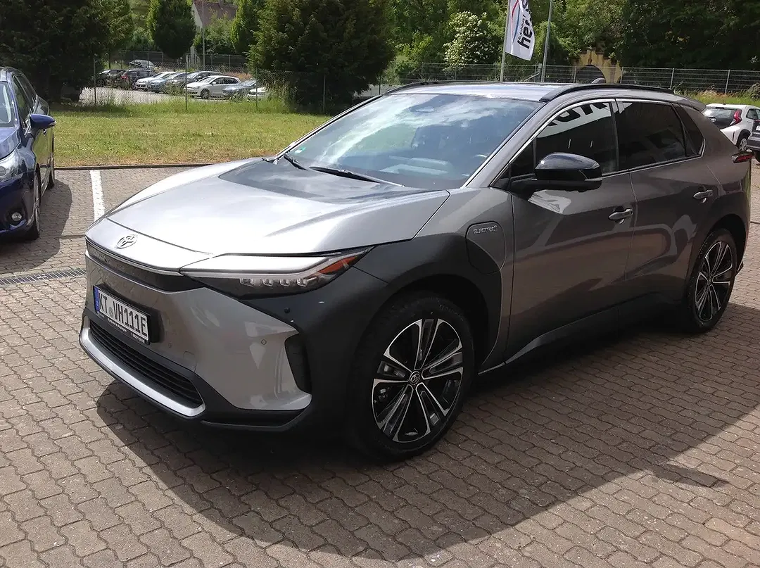 Toyota bZ4X - Thumbnail 3
