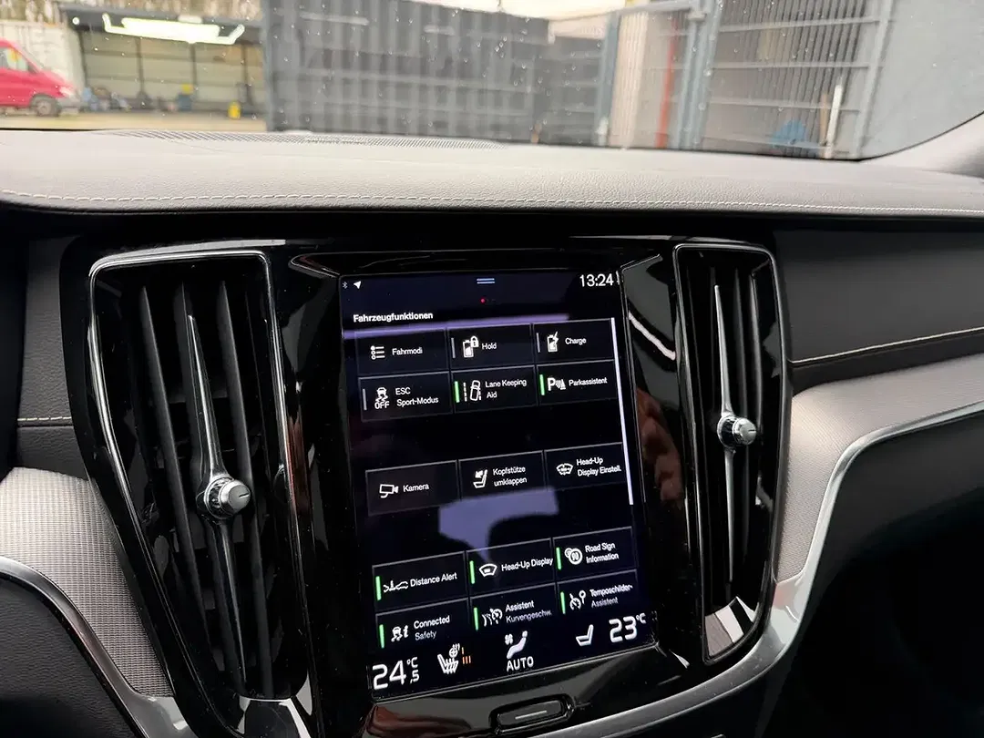 Volvo S60 - Thumbnail 9