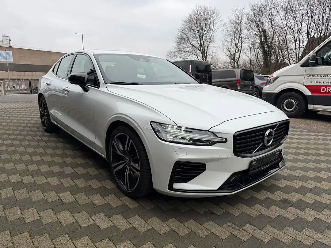 Volvo S60 - Thumbnail 2