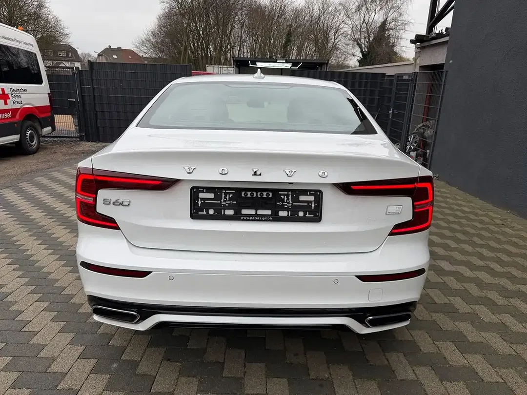 Volvo S60 - Thumbnail 3