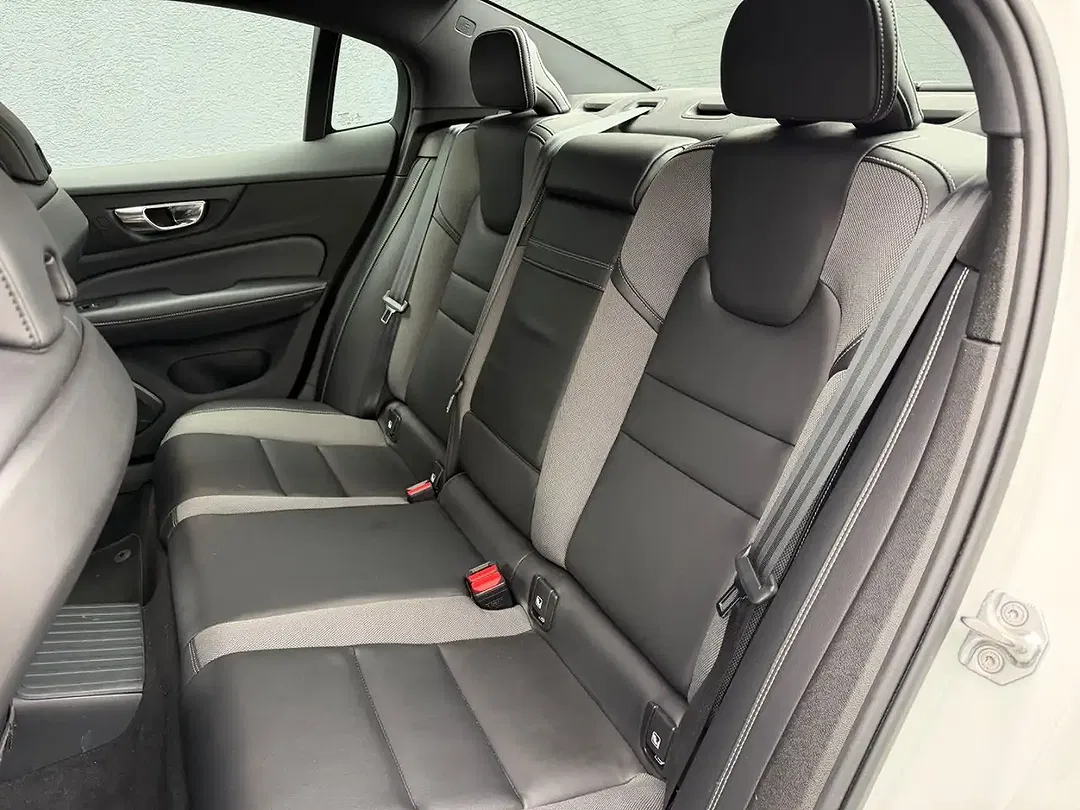Volvo S60 - Thumbnail 5