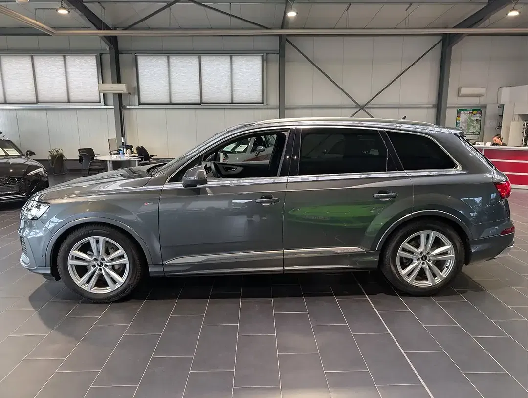 Audi Q7 - Thumbnail 3