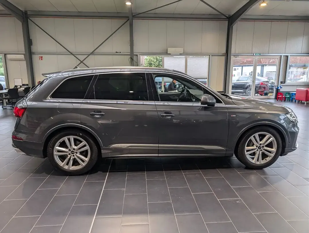 Audi Q7 - Thumbnail 6