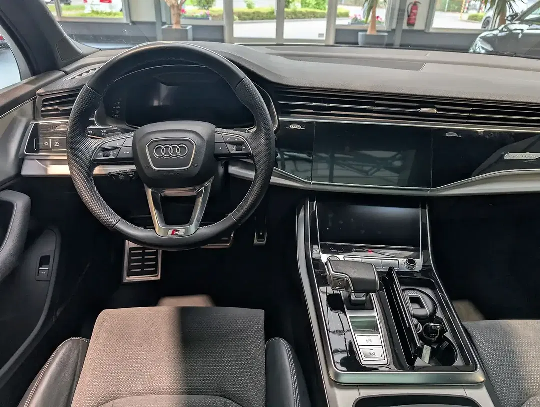 Audi Q7 - Thumbnail 9