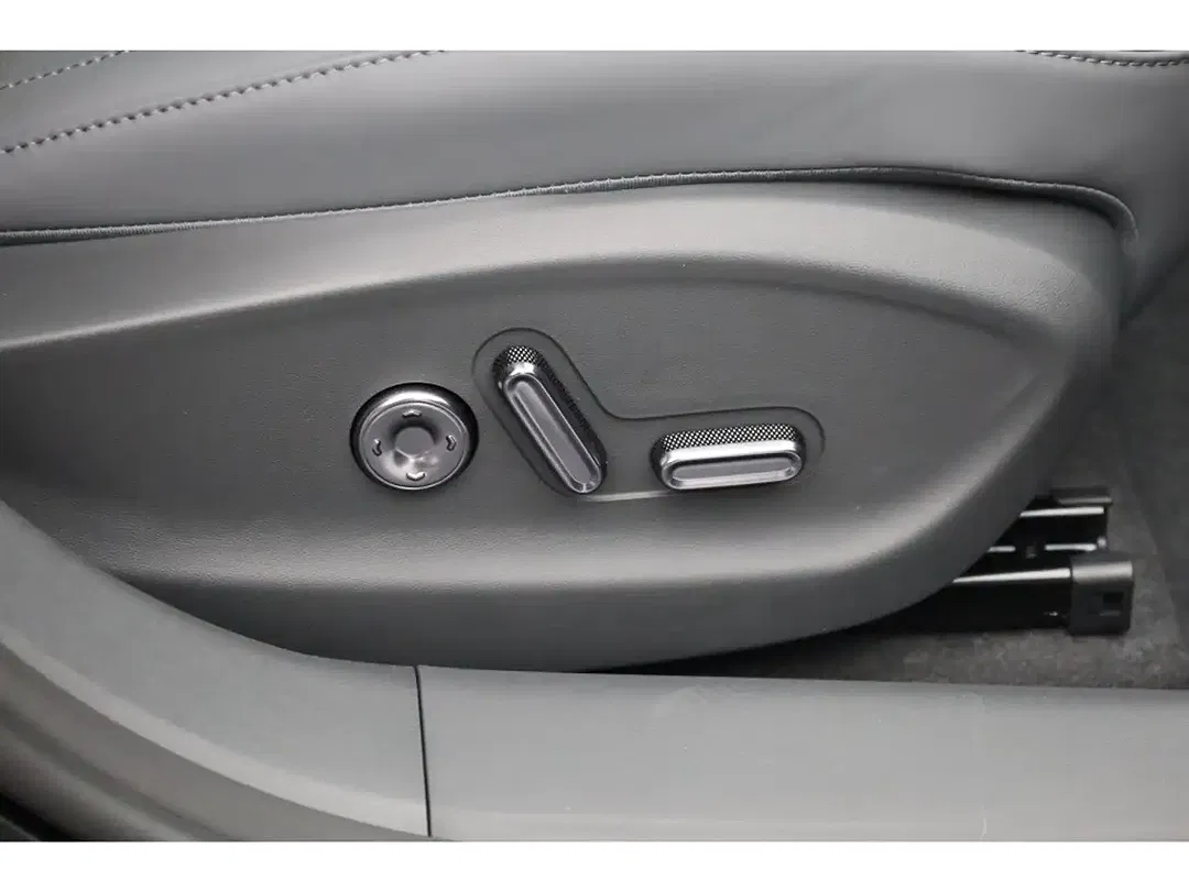Xpeng P7 - Thumbnail 10