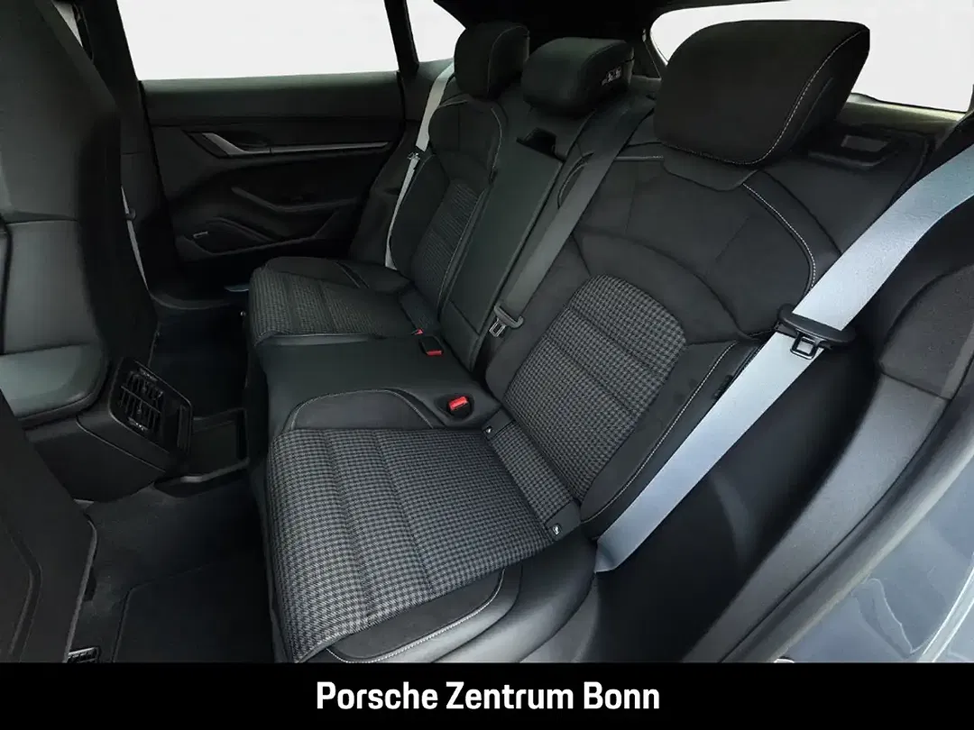 Porsche Taycan - Thumbnail 13