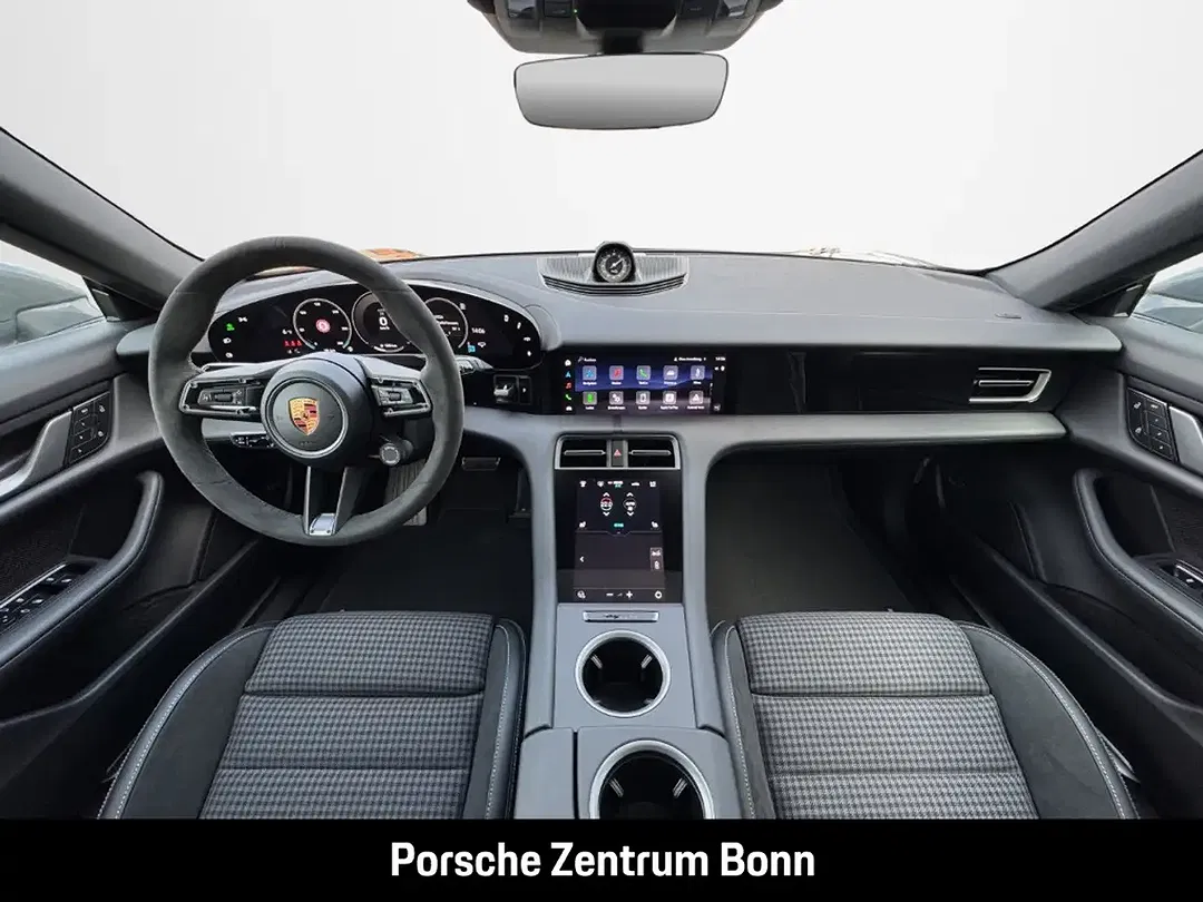 Porsche Taycan - Thumbnail 14
