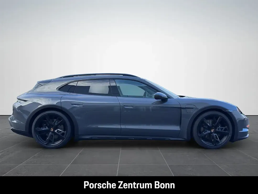 Porsche Taycan - Thumbnail 4