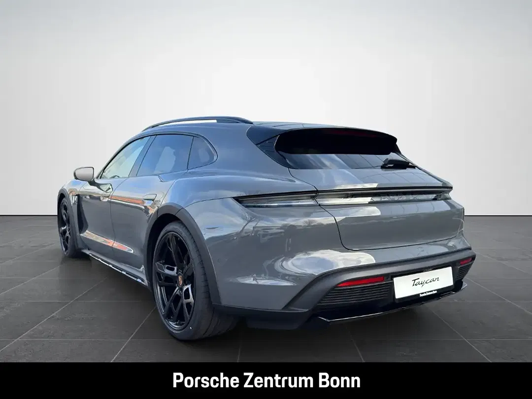Porsche Taycan - Thumbnail 7
