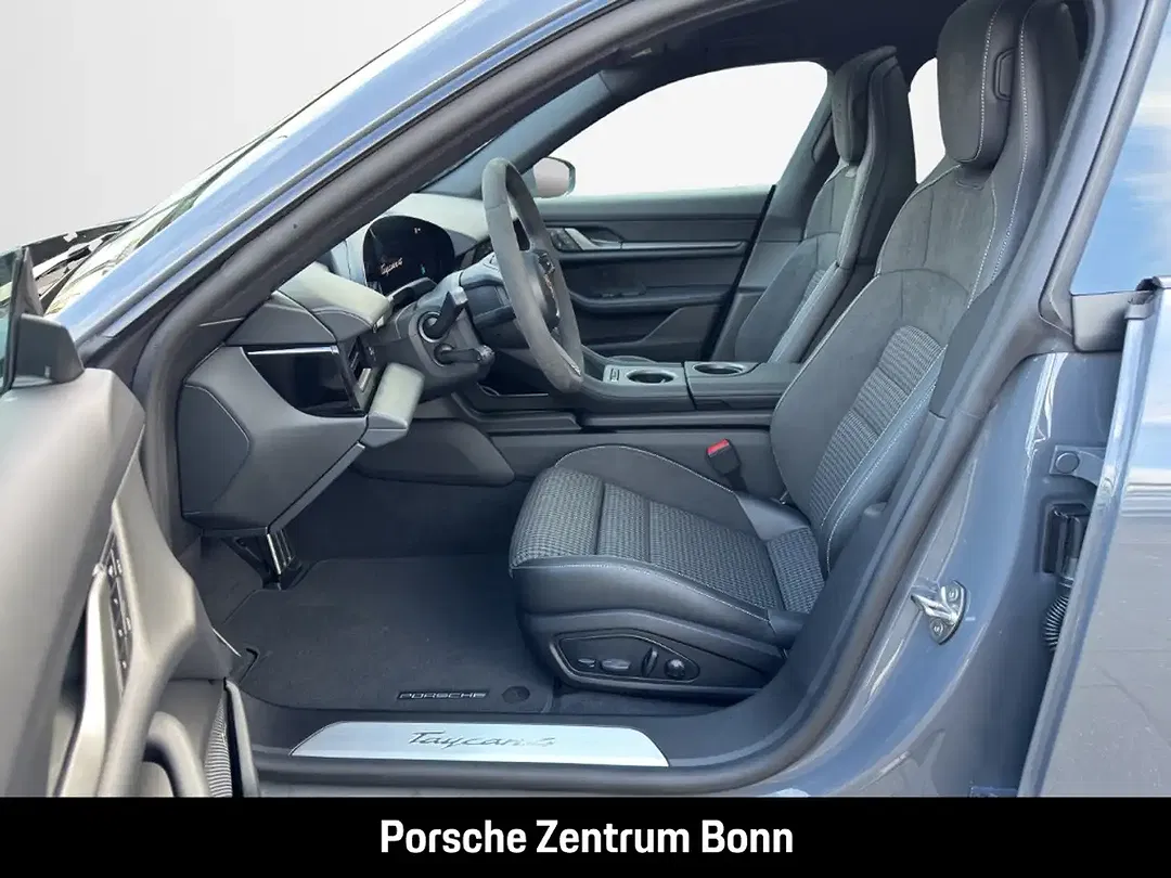 Porsche Taycan - Thumbnail 9
