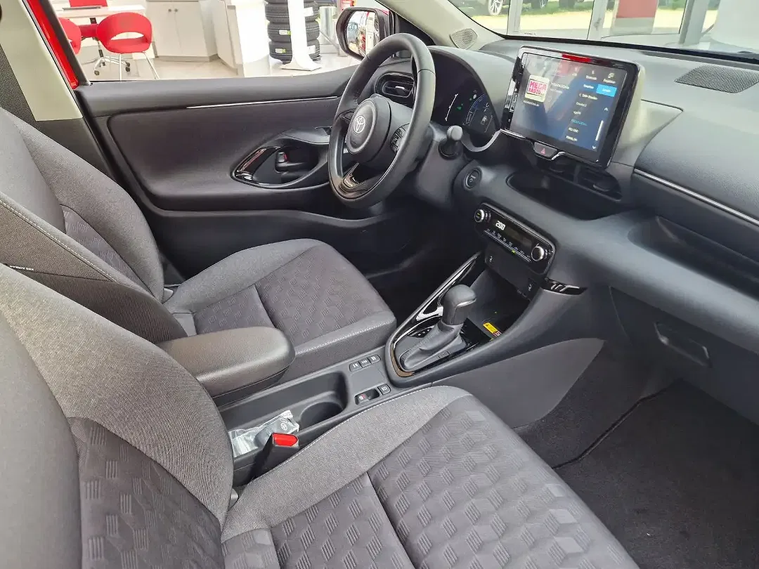 Toyota Yaris - Thumbnail 11