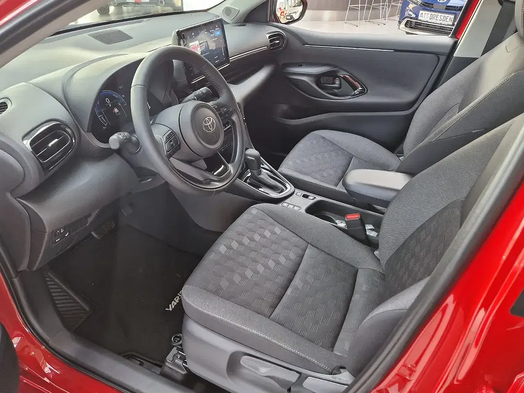 Toyota Yaris - Thumbnail 8